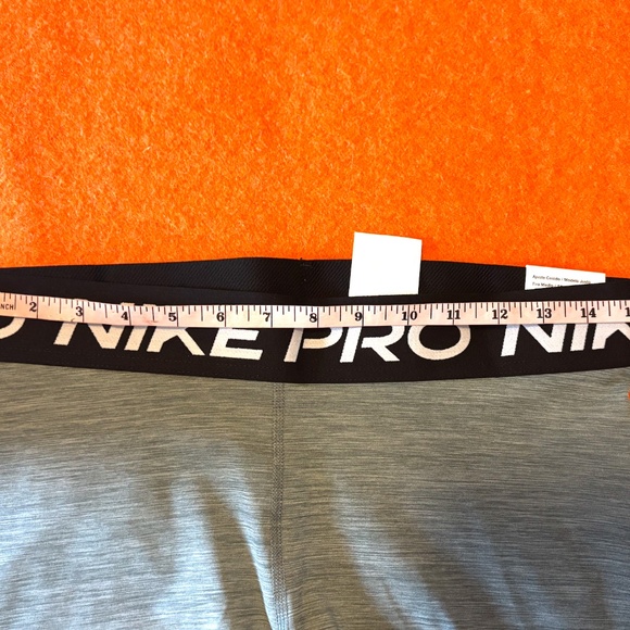 Nike gray logo waist 3-inch compression shorts NWRT - Picture 9 of 12